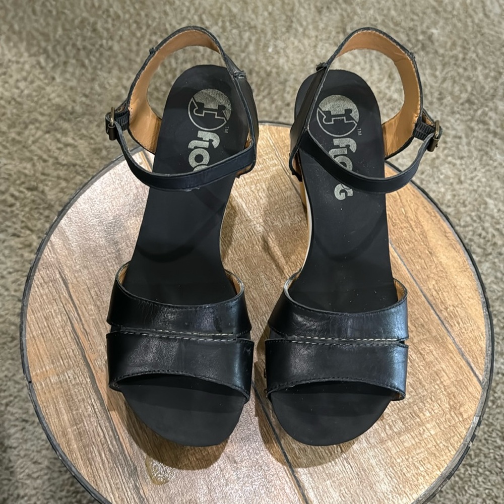 EUC Floggs Black Leather Size 8.5